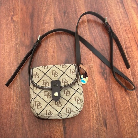 small dooney and bourke purse - Picture 1 of 5